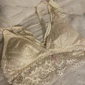 Never worn lace padded bra! (non wire)
